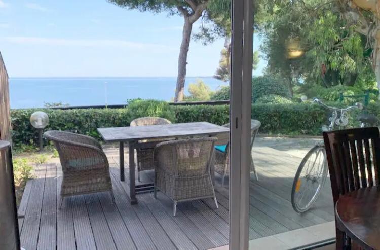 Villa Directly On The Sea